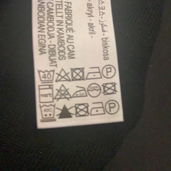 NWT. Zara Black Long Sleeves Round Neck Sweater. Size L. - Picture 4 of 5